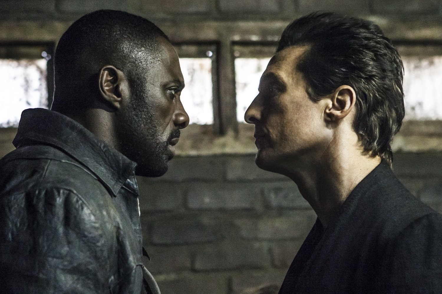 Idris Elba e Matthew se encarando