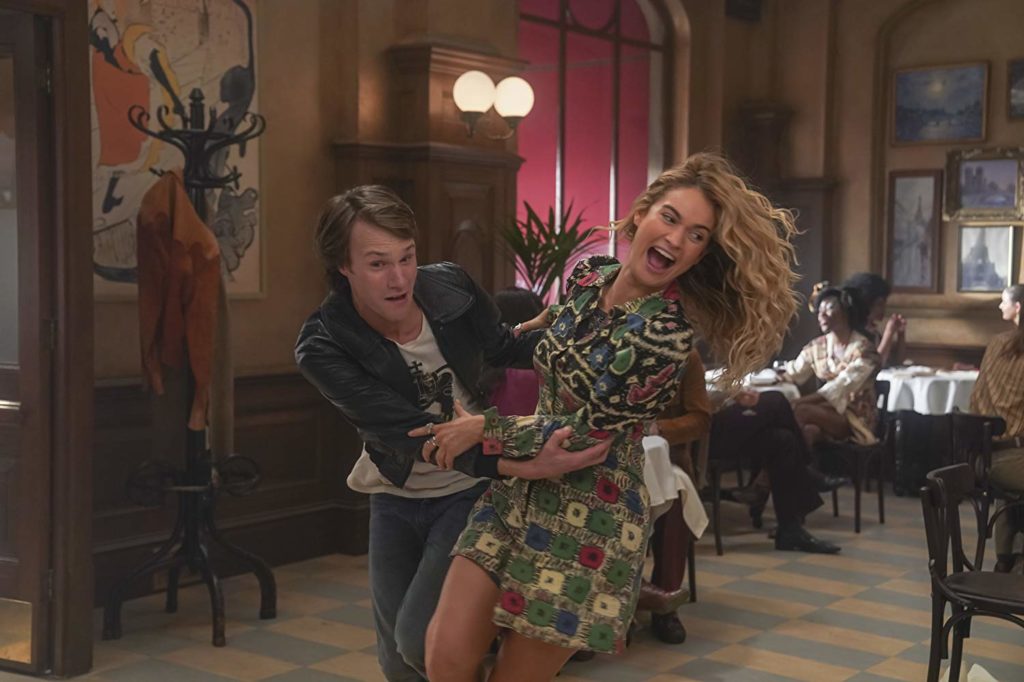  Lily James e Harry Bright dançando Waterloo em Mama Mia Lá Vamos Nós de Novo, Maratona de Sofá.