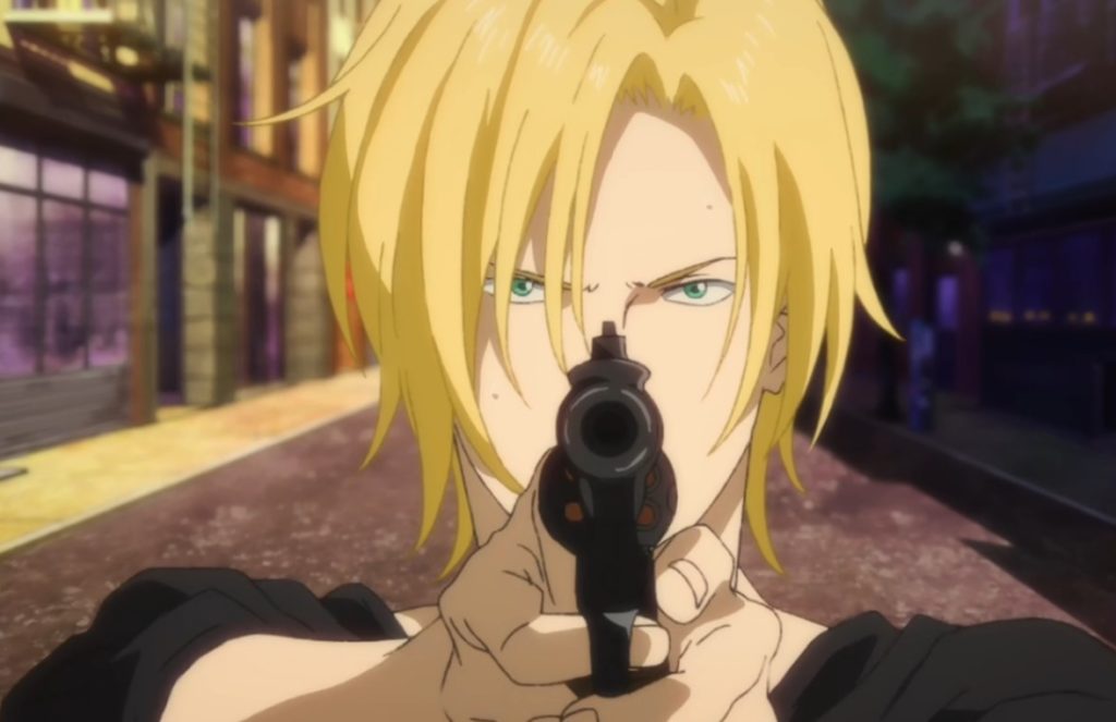 Ash Lynx aponta uma arma para um inimigo fora do quadro. Banana Fish, Maratona de Sofá.
