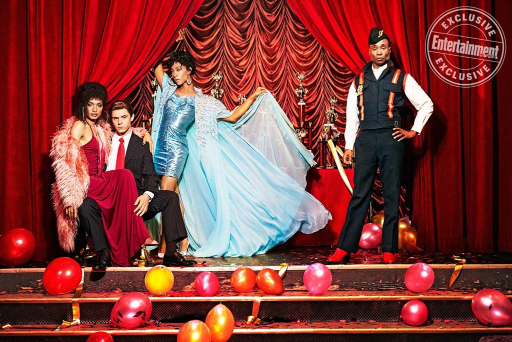 Billy Porter, MJ Rodrigues, India Moore, Evan Peters posam para uma foto da Entertainment Weekly. Pose. Maratona de Sofá.
