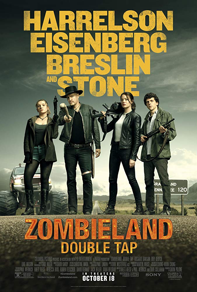 poster oficial. no centro, os 4 personagens principais (Little Rock, Tallahassee, Wichita e Columbus) em pé, no meio de uma estrada, com armas em punho. Atrás, um monster truck na esquerda, e uma placa de estrada na direita. no topo, os nomes dos atores, e abaixo o titulo "zombieland - double tap"