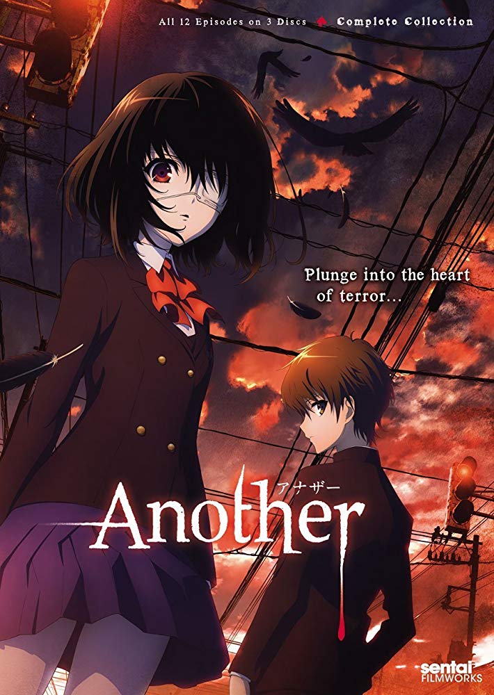 Protagonista de Another, Kouchi e a garota misteriosa com um tapa olho  no olho esquerdo, sob um céu vermelho, com corvos voando. Another, Maratona de Sofá.