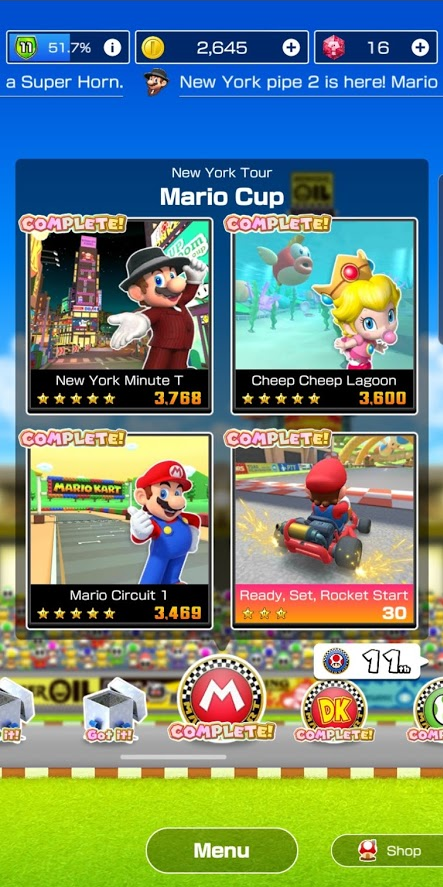 Tela de seleção das copas disponíveis no jogo. Vemos a primeira copa selecionada a "Mario Cup" com 4 possibilidades de corrida disponíveis.