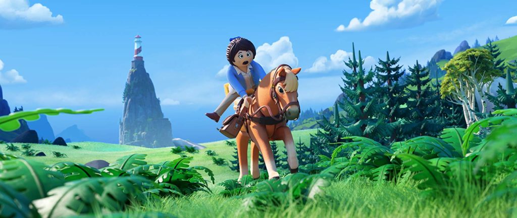 Marla anda a cavalo num campo verdejante