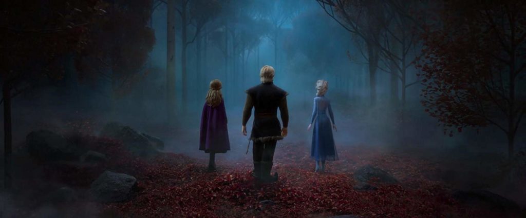 De costas para o leitor, Anna, Kristoff e Elsa olham para uma floresta sombria