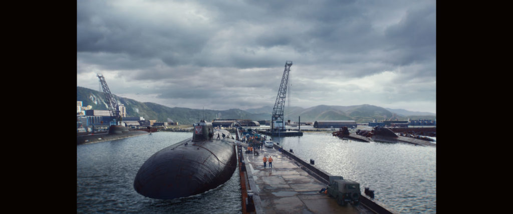 o Kursk, ainda em sua doca, esperando para zarpar