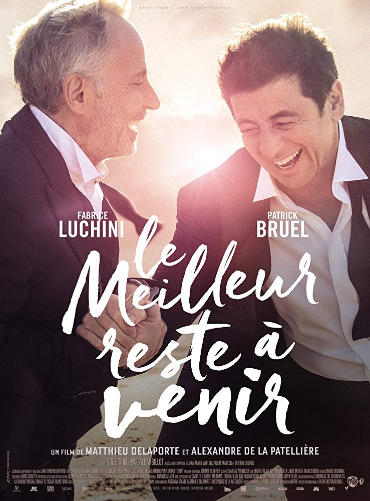 Poster oficial. Ao fundo, a foto de Arthur e César próximos um do outro, de mãos dadas, dançando ao por do sol. Em primeiro plano, os nomes dos atores ("Fabrice Luchini e Patrick Bruel"), seu nome original em francês ("le Meilleur reste à venir") e os créditos abaixo ("un film de Matthieu Delaporte et Alexandre de la Paralliére")