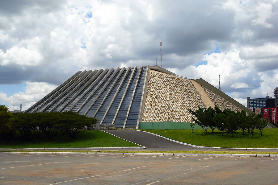 Teatro Nacional de Brasília visto de fora.