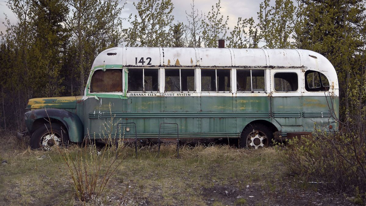 Notícias de Sofá 004 – Wassef & Queiroz, Ônibus da Morte, e Sufocamentos