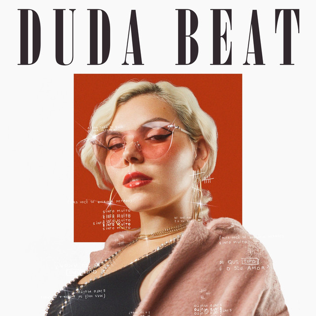 Imagem mostra imagem da Cantora Duda Beat num fundo branco com um quadrado vermelho
