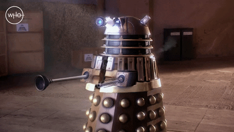 Dalek na fuga do museu, decide abrir sua "armadura" e se expõe ao sol