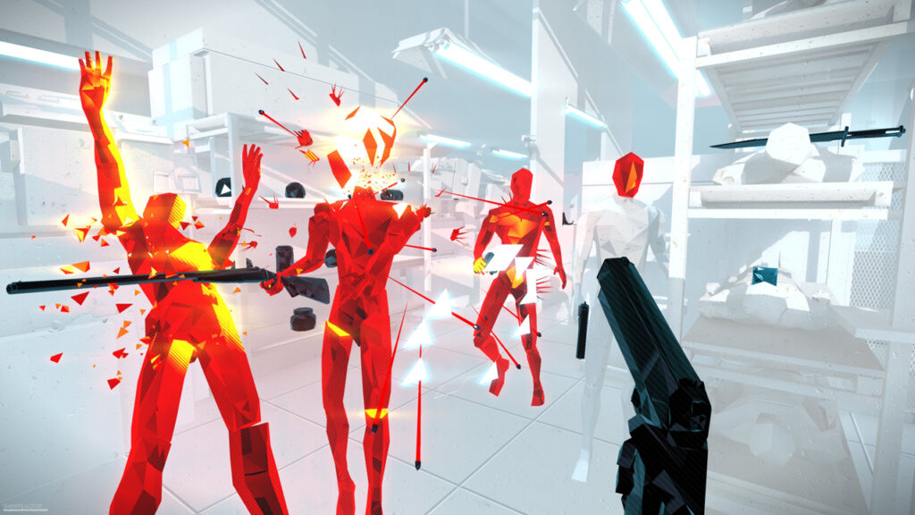 jogador matando alguns dos inimigos de superhot, onde um deles explode em varias balas