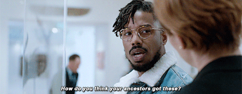 Killmonger questiona a personagem especialista do museu