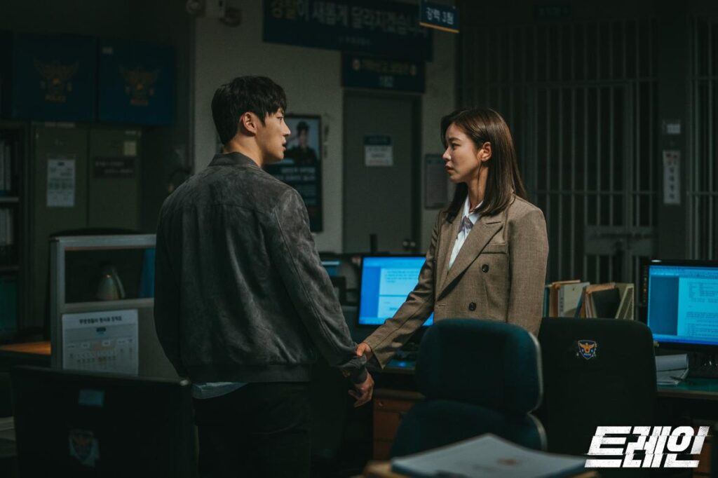 Han Seo Kyung confronta Seo Do Won na delegacia sobre seus sentimentos. Trem - Maratona de Sofá.