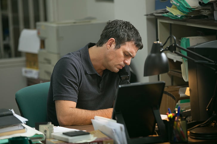 Rezendes recebendo ligações de informates anônimos