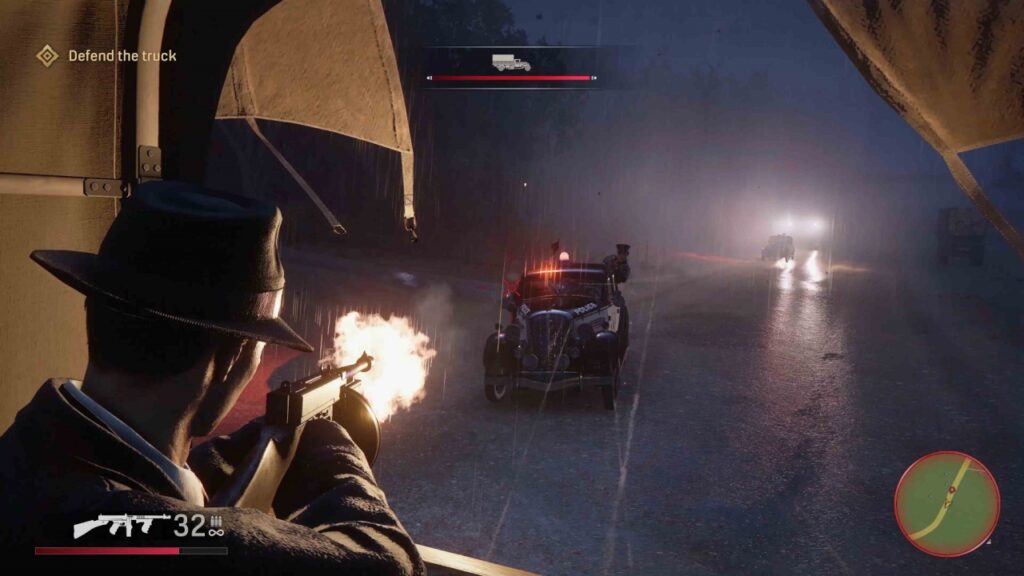 Tommy atirando um carro policial em Mafia Definitive Edition